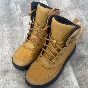 Nike Woodside 2 High Boots